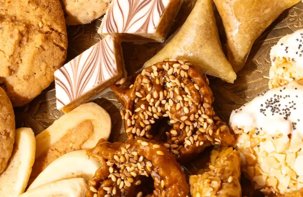 Pâtisseries marocaines maison : cornes de gazelle, briouates et gâteaux au sésame