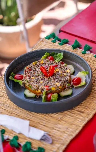 Taboule de quinoa aux herbes, concombre et grenade
